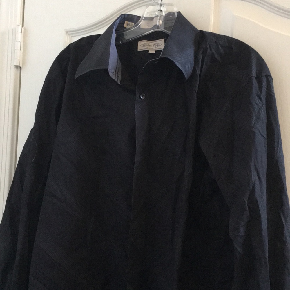 FINAL MARKDOWN Men’s eighty eight shirt large